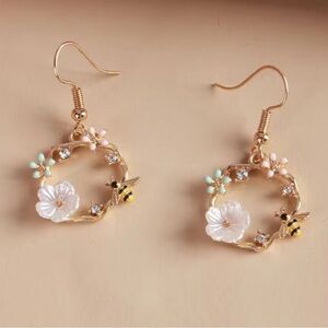 Cute Garden White Flower Bouquet Enameled Bumble Bee Dangle Earrings